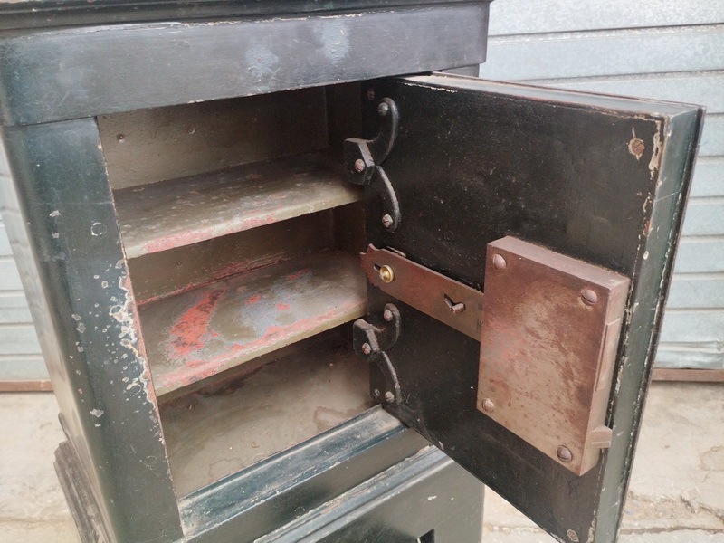 caja fuerte madera metal llave_clave 41-109x50x33 1u